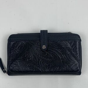 The SAK Embossed Leather Wallet Zip Around Multiple pockets Tan lined